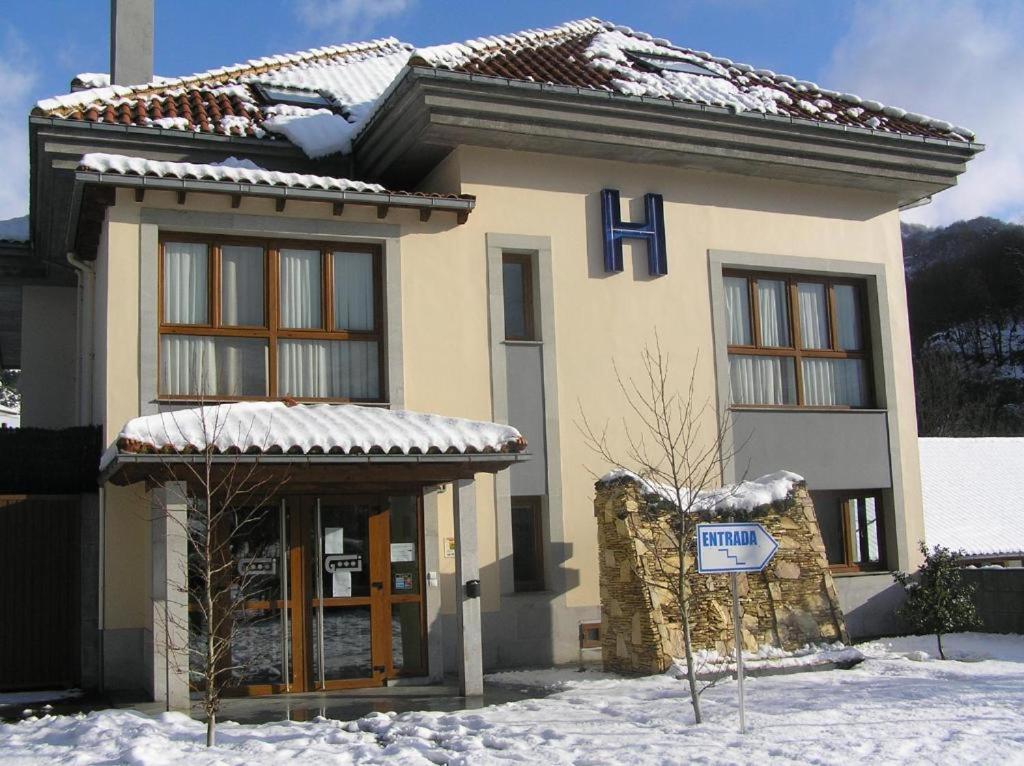 Hotel Santa Cristina Pola de Lena Eksteriør bilde